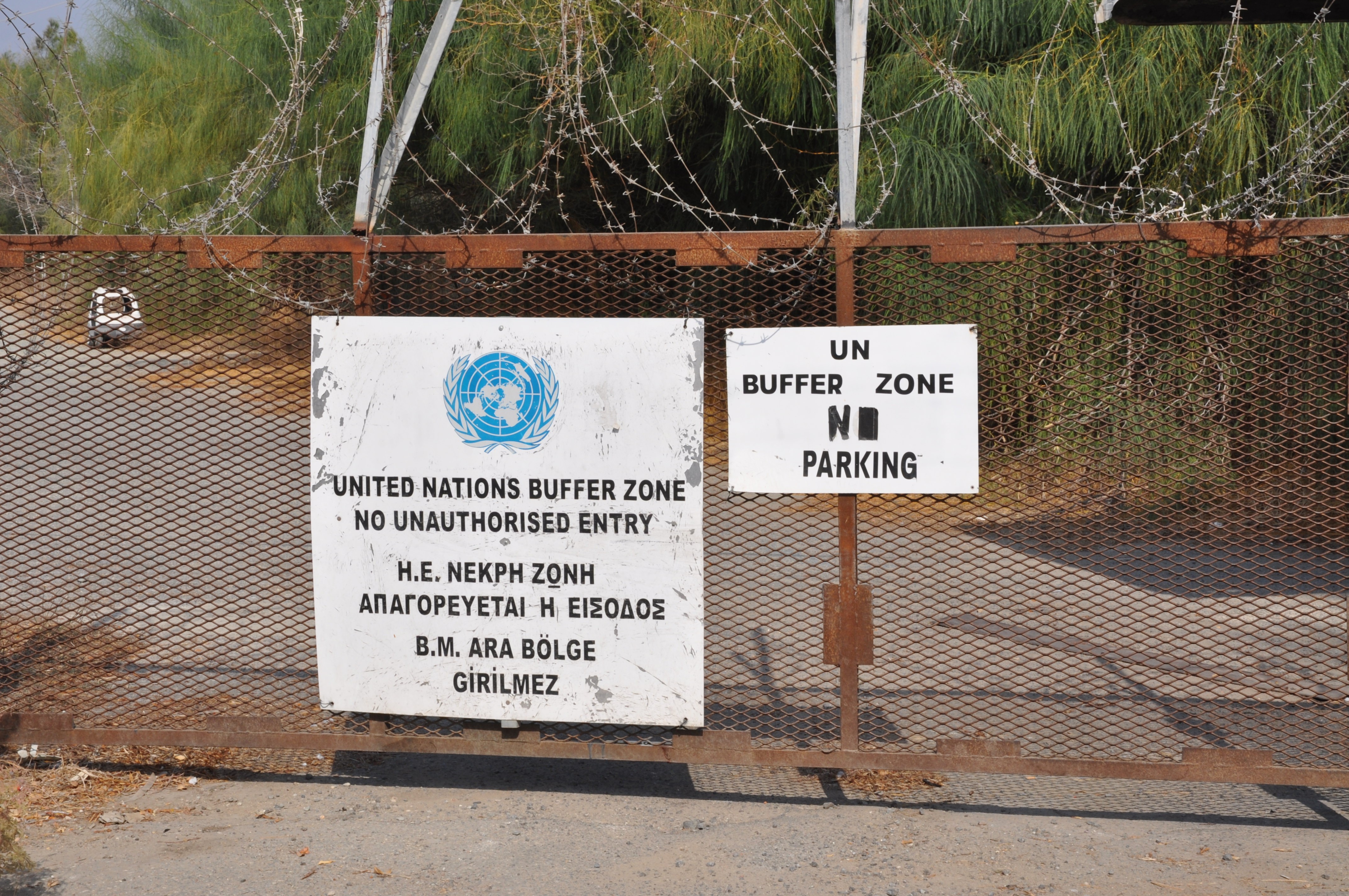 Буферная зона на границе с украиной. Буферная зона ООН. Буферная зона на Кипре. Никосия буферная зона. Буферная зона природного парка.